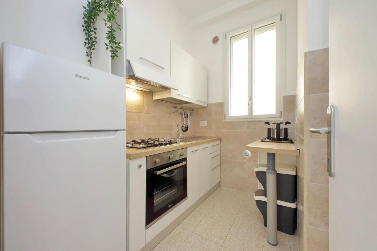Vicolo Cellini By Halldis * Rom